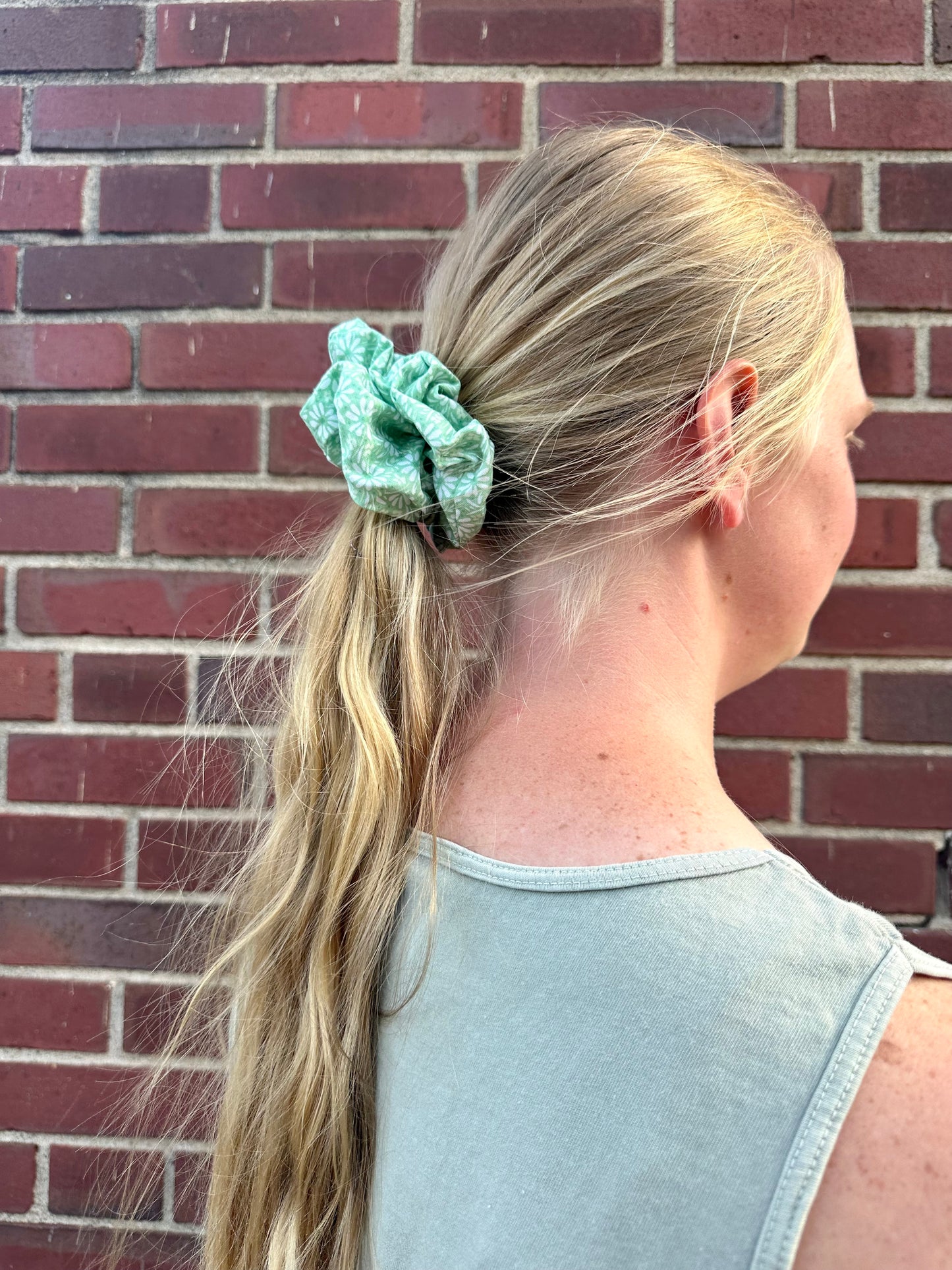 Scrunchie in Blue Daisy