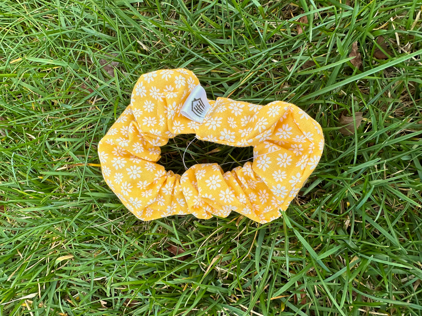 Scrunchie in Yellow Petite Daisy - Mini